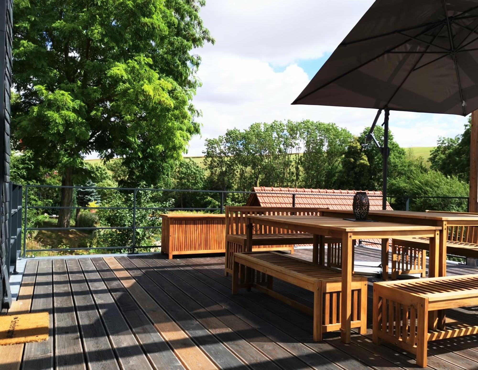 Charmantes Haus Im Gruenen Mit Terrasse Und Carport Villa Erfurt Exterior photo